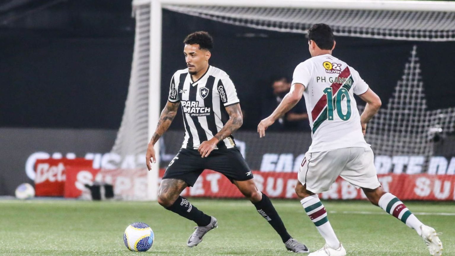 Leia mais sobre o artigo Casas de apostas apontam favorito para clássico entre Botafogo e Fluminense pelo Cariocão 2025, conheça!