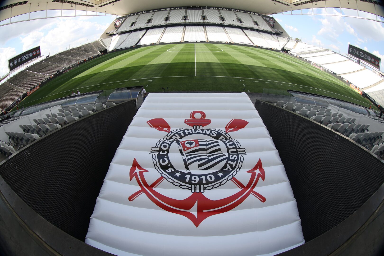 Leia mais sobre o artigo Com imbróglio envolvendo patrocinador, Corinthians de olho em outra bet para temporada 2025