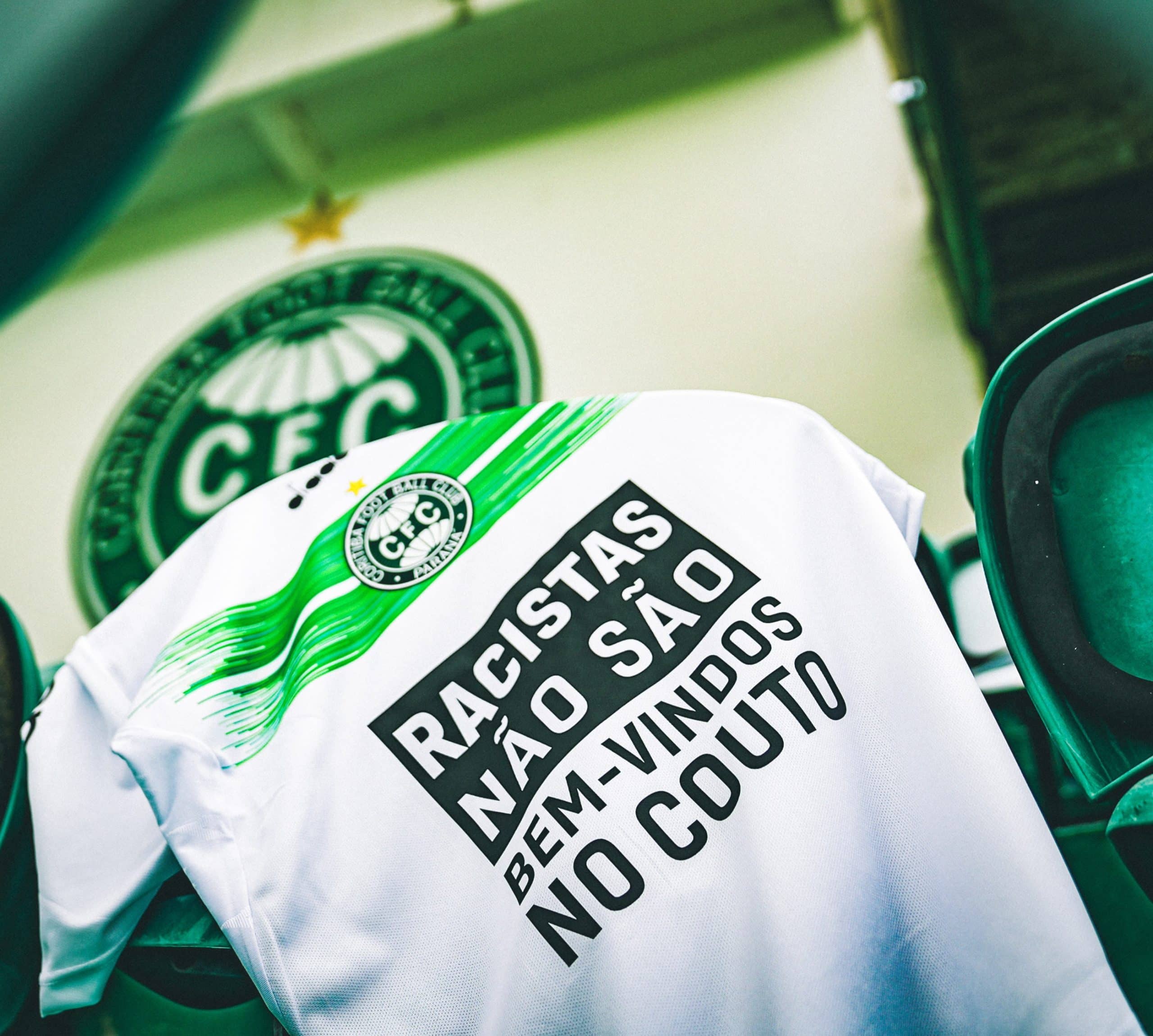 Mensagem da Reals Bet no uniforme do Coritiba