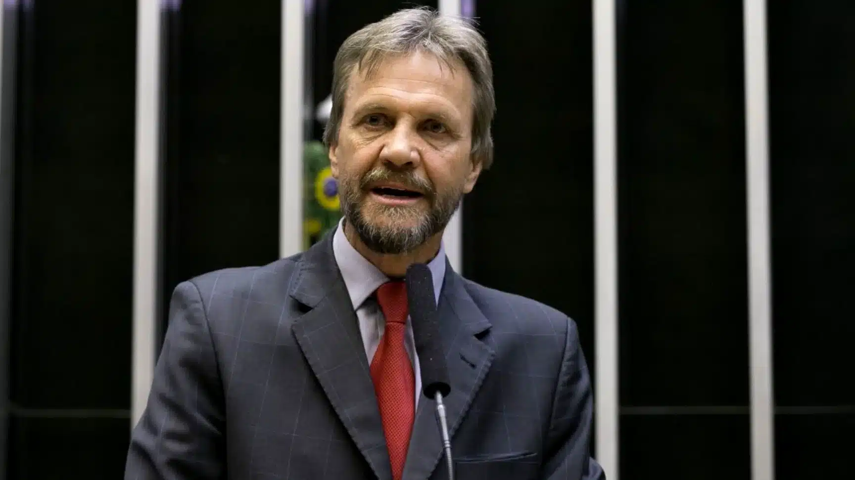 Projeto do PT que pede fim das bets propõe multa de até R$ 2 bilhões e responsabilização de influencers 1 projeto do pt proibição de apostas pedro uczai