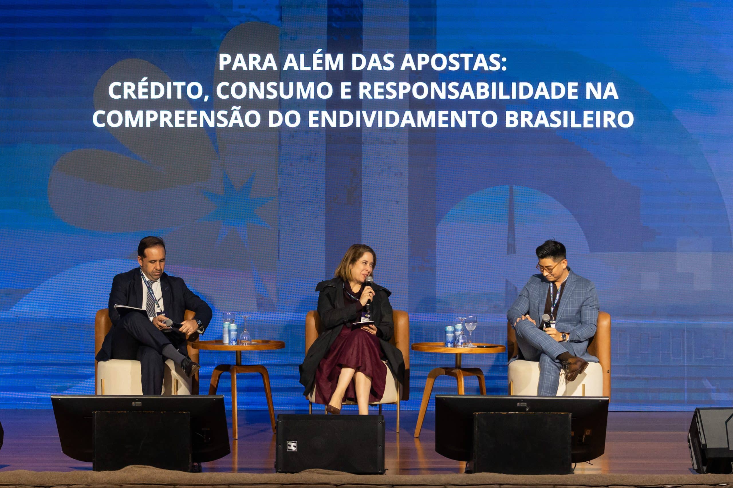Brasileiros já estavam endividados antes de apostar, defendem especialistas em painel do BiS SiGMA Brasília